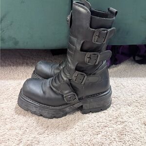 Discontinued version of New Rock
M-373X series heeled boots
